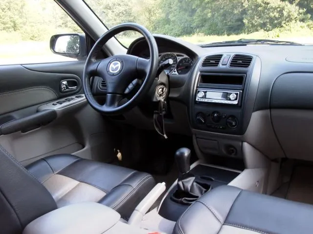 small_2004_interior3.webp