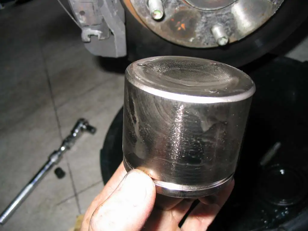 17 After Cleaning - Lube Up Piston.webp