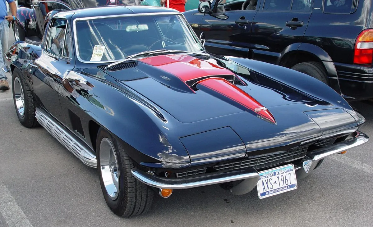 1967-Chevrolet-Corvette-Black-427-sy.webp