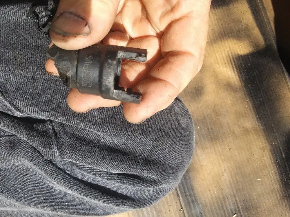 2003P5 Heater Core Hose Connections6- Dremel Clip Area.jpg