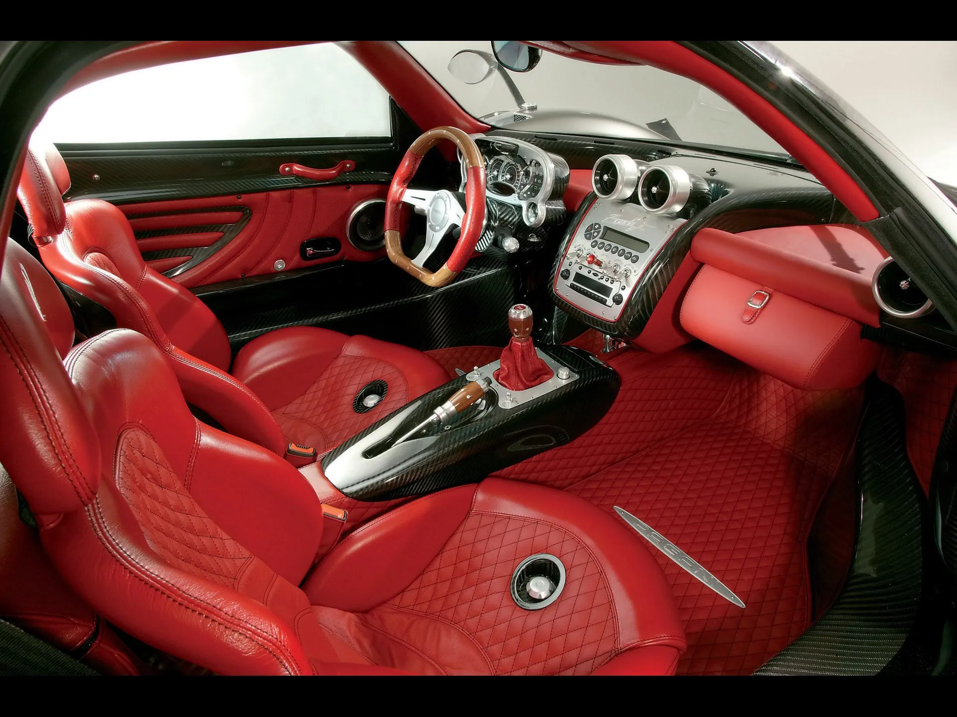 2005-Pagani-Zonda-F-n-Interior-1920x1440[1].webp