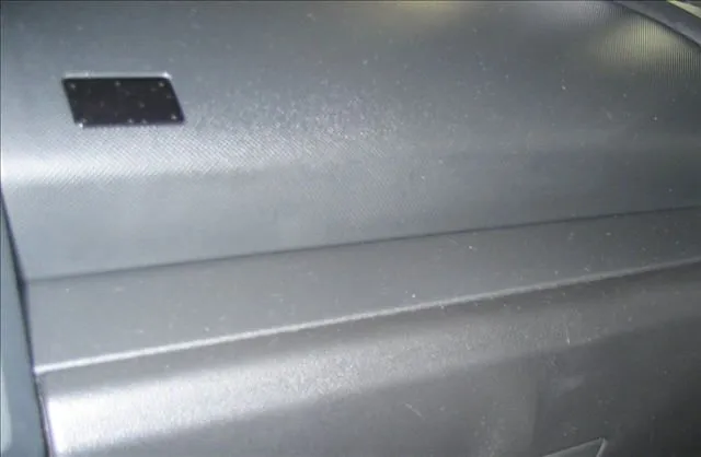 2006_Mazda5_Glove.jpg