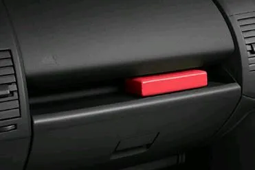 2008_Mazda5_Glove.jpg