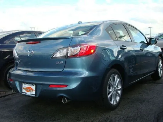 2010_mazda3s_shark_fin_antenna.jpg