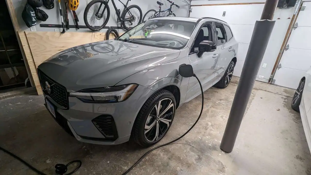 2024 XC60 Recharge.jpg