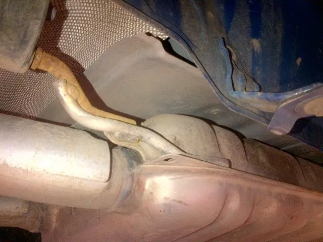 3-underFloor- mufflerAndShield.jpg