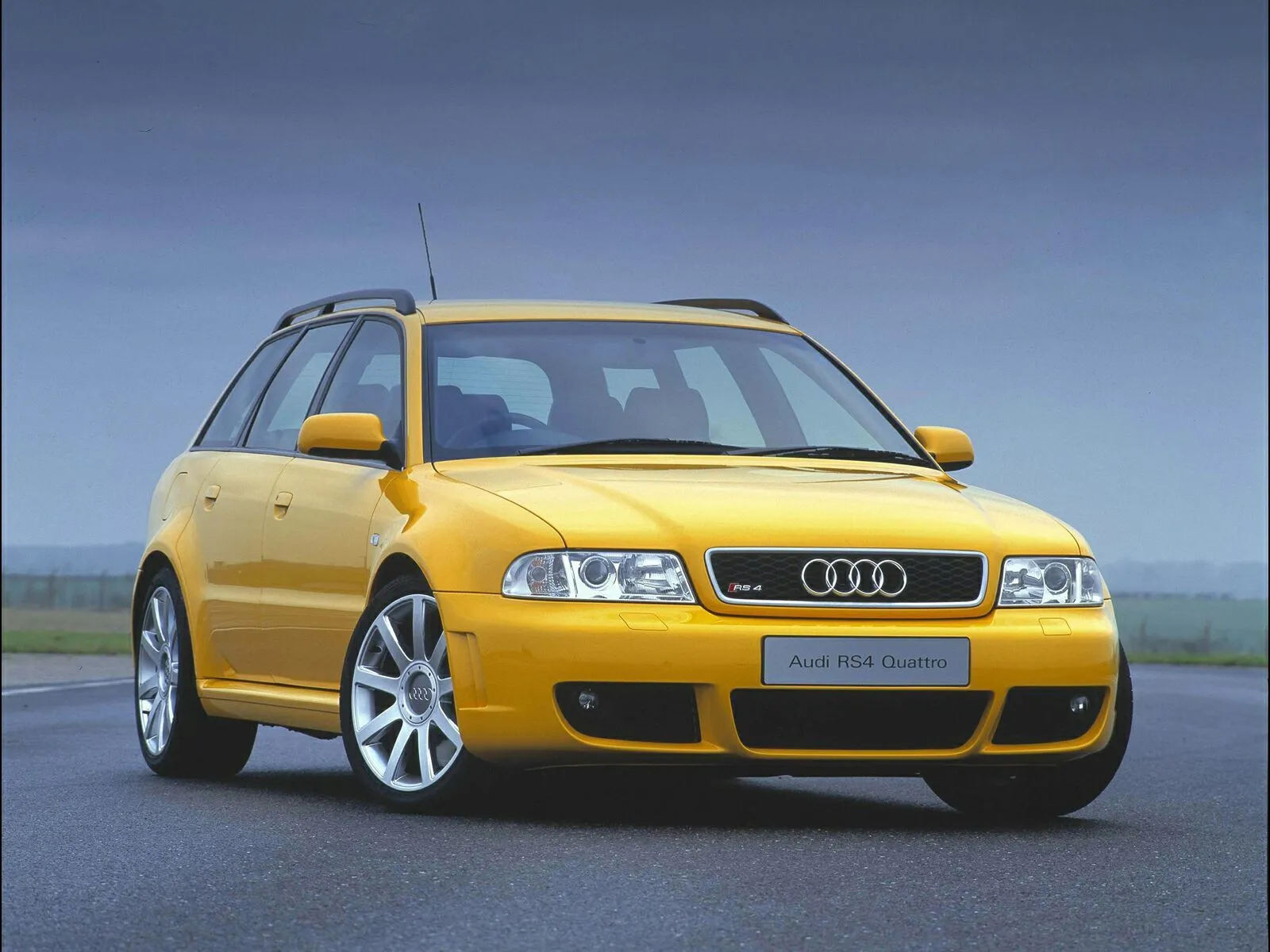 Audi-RS4-005.webp