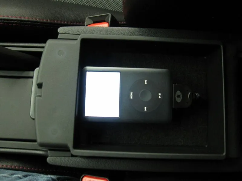 Center Console-iPod.JPG