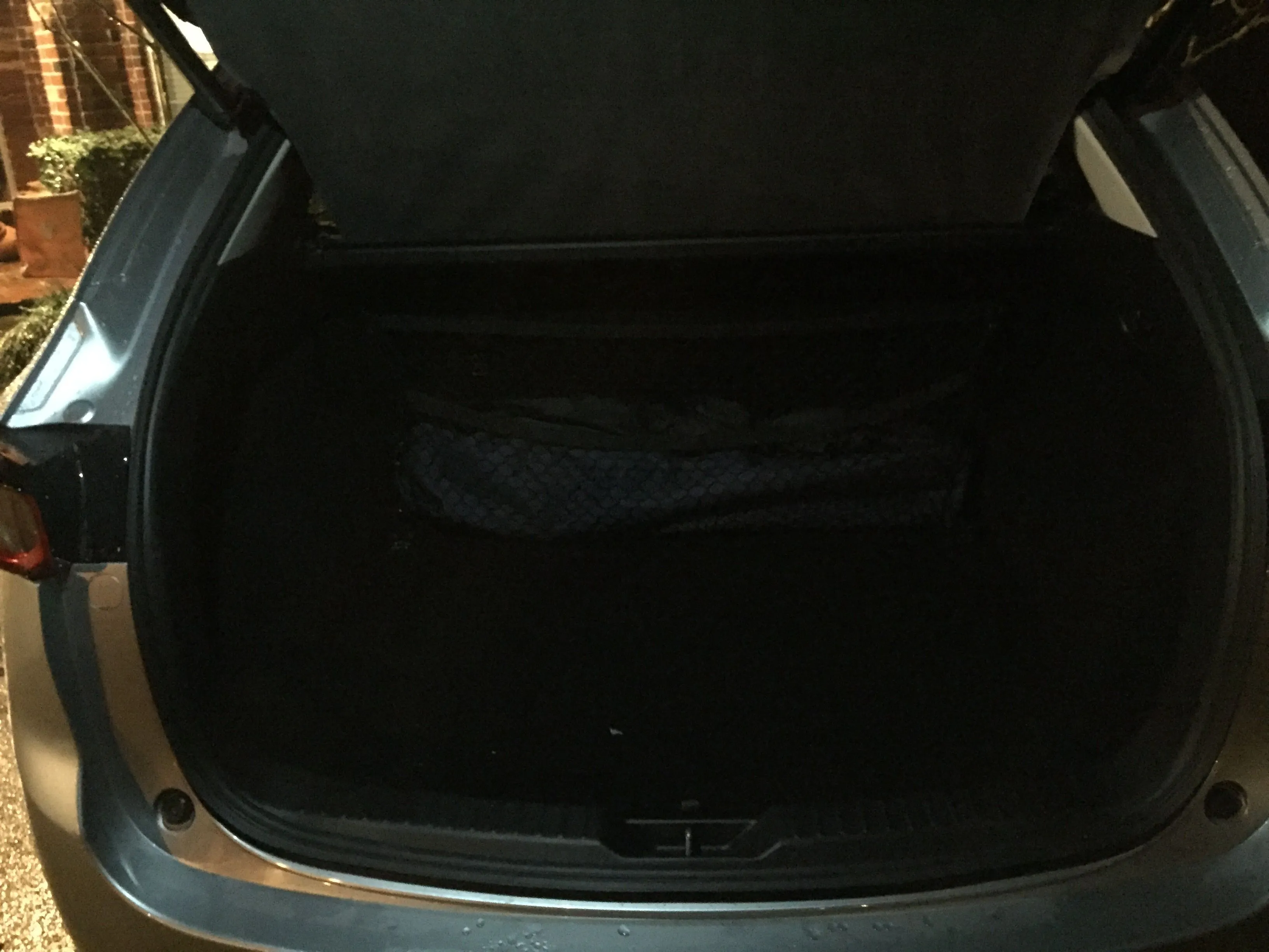 CX-5 cargo - lift gate LED hires.JPG