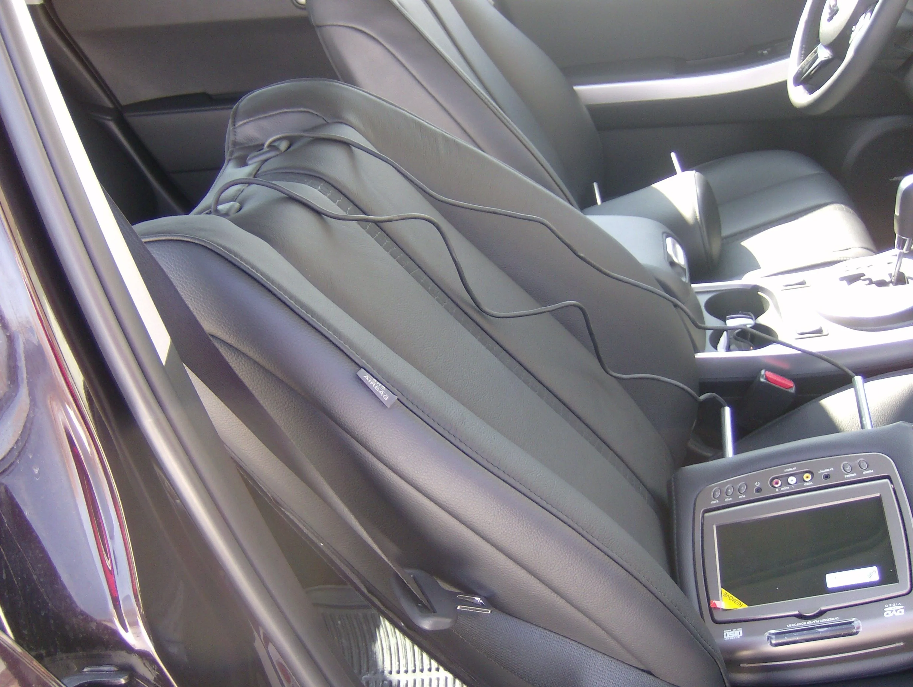 CX-7 DVD Headrests 008.jpg
