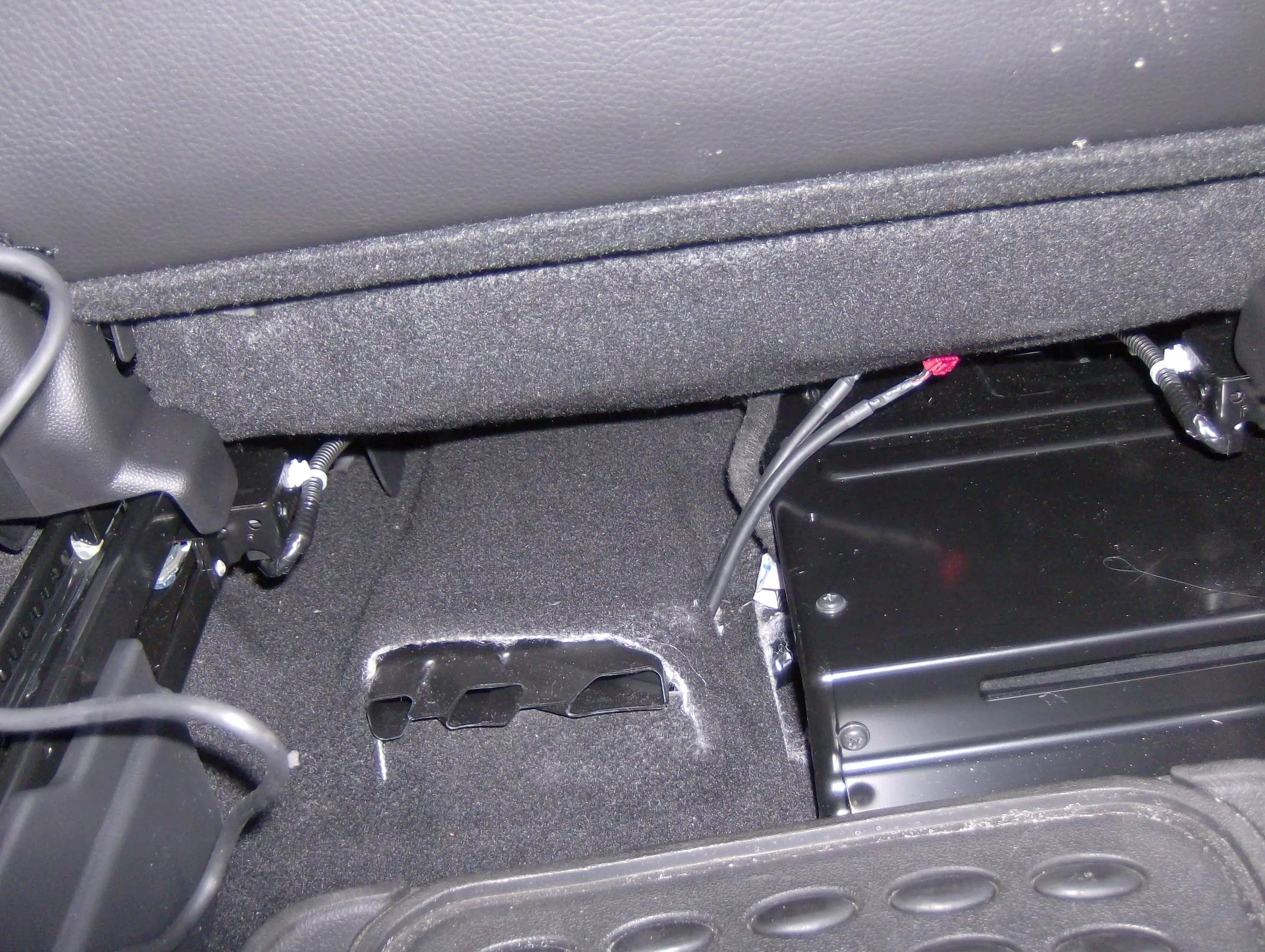 CX-7 DVD Headrests 025.jpg