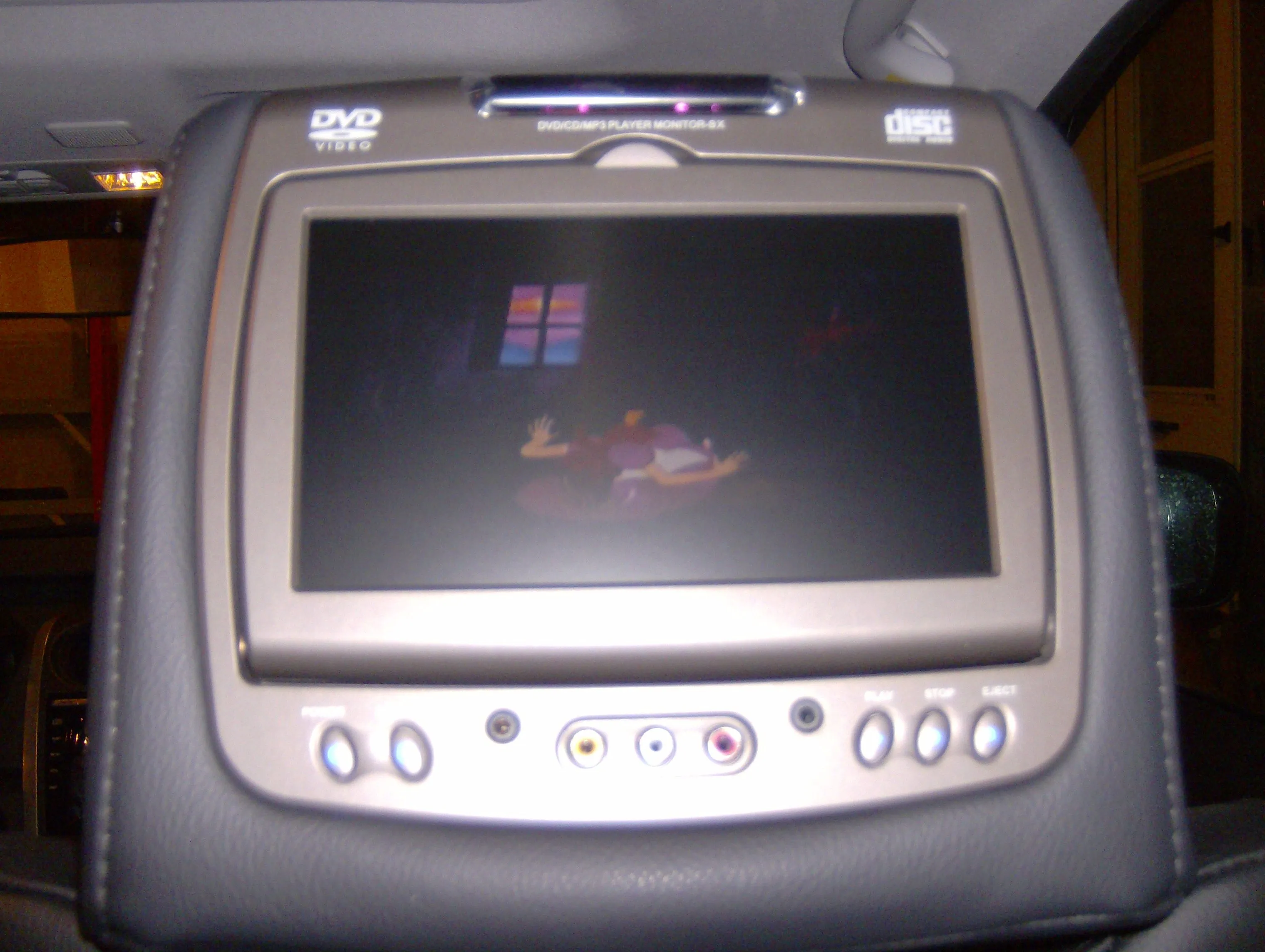 CX-7 DVD Headrests 032.jpg