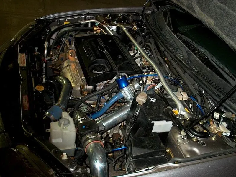 Engine Bay 010500 04.JPG