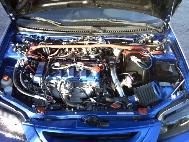 Engine_Bay_New_05MAY04.jpg