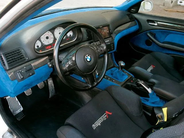 eurp_0708_07_z+2000_bmw_323i+interior_view.webp