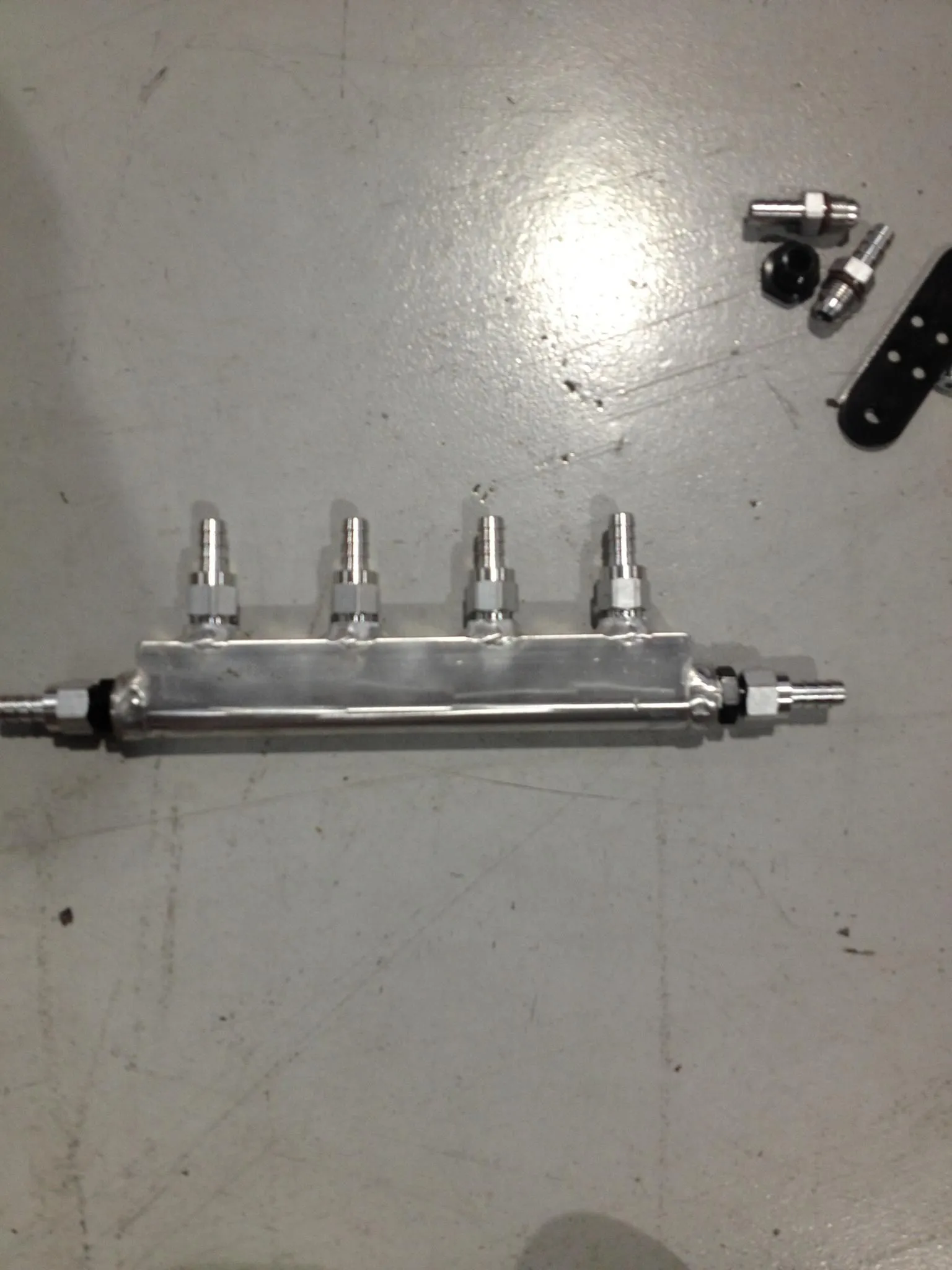 fuel rail.JPG
