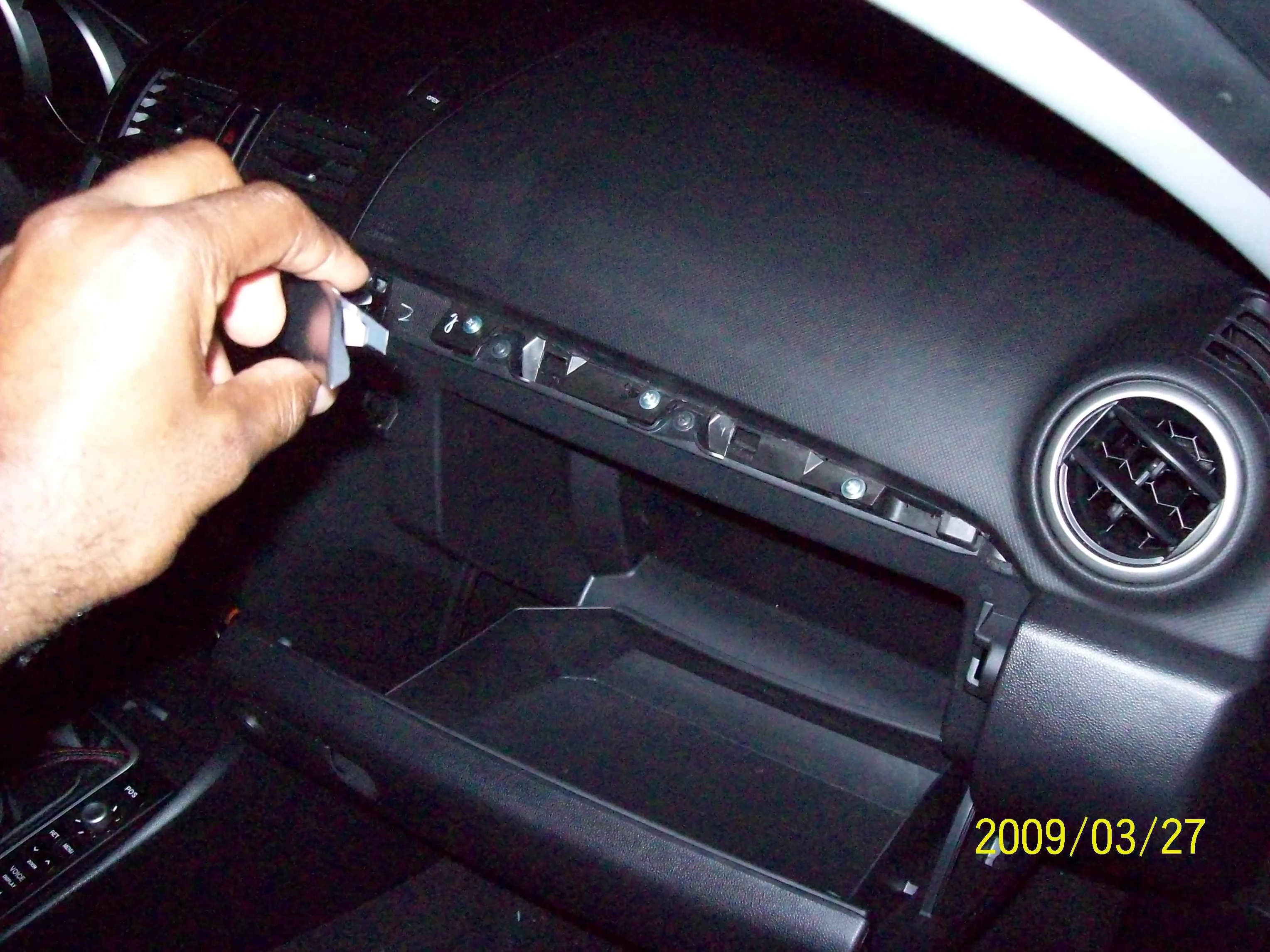 Glovebx Screws.jpg