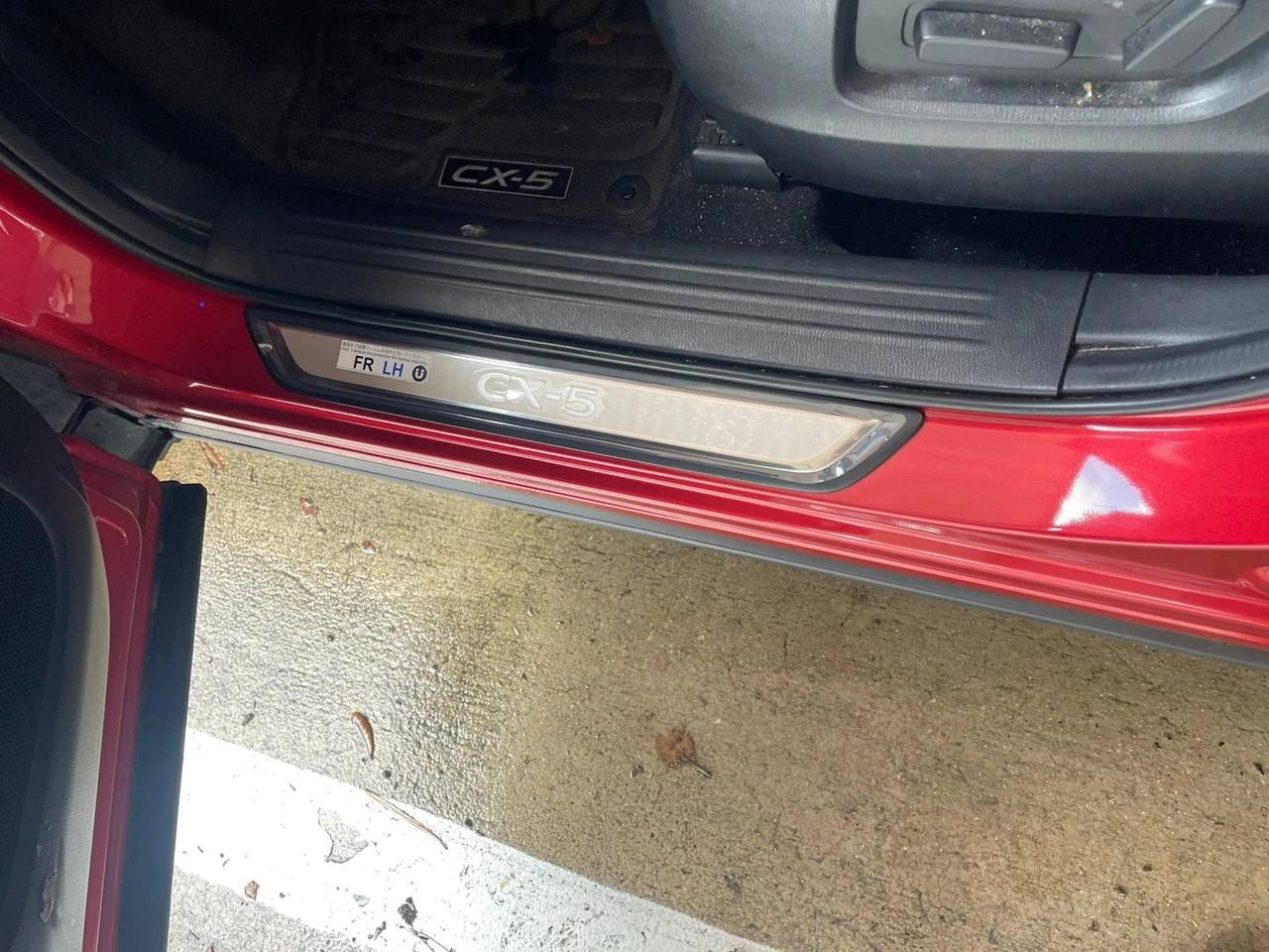 Illuminated Door Sill CX-5.webp