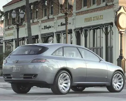 lexus_hpx_side2_425.jpg