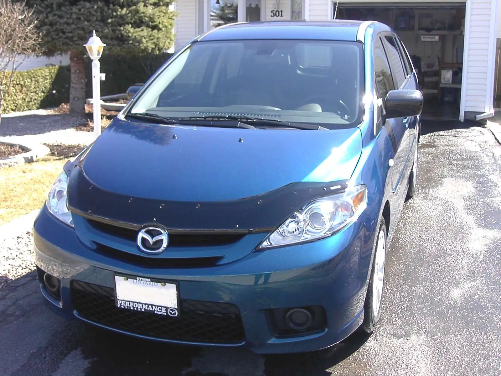 Mazda 5 Apr 2006 Bug Deflector fixed.jpg