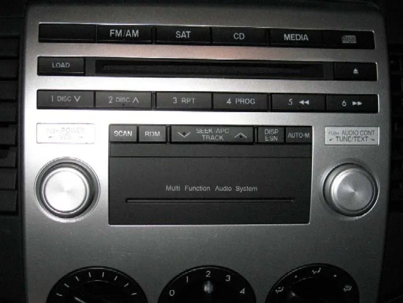 Mazda 5 Sport AM-FM-CD Radio.jpg