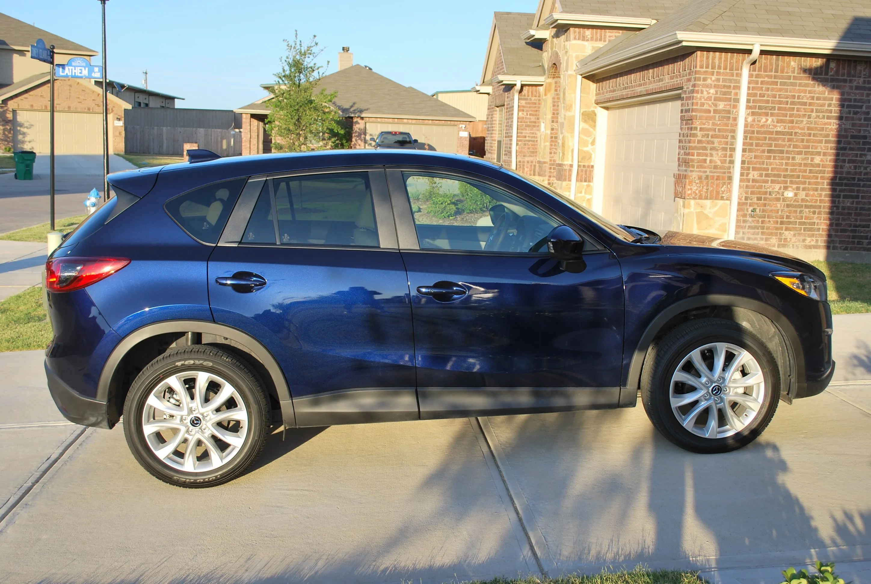 Mazda CX-5ExteriorRight.jpg