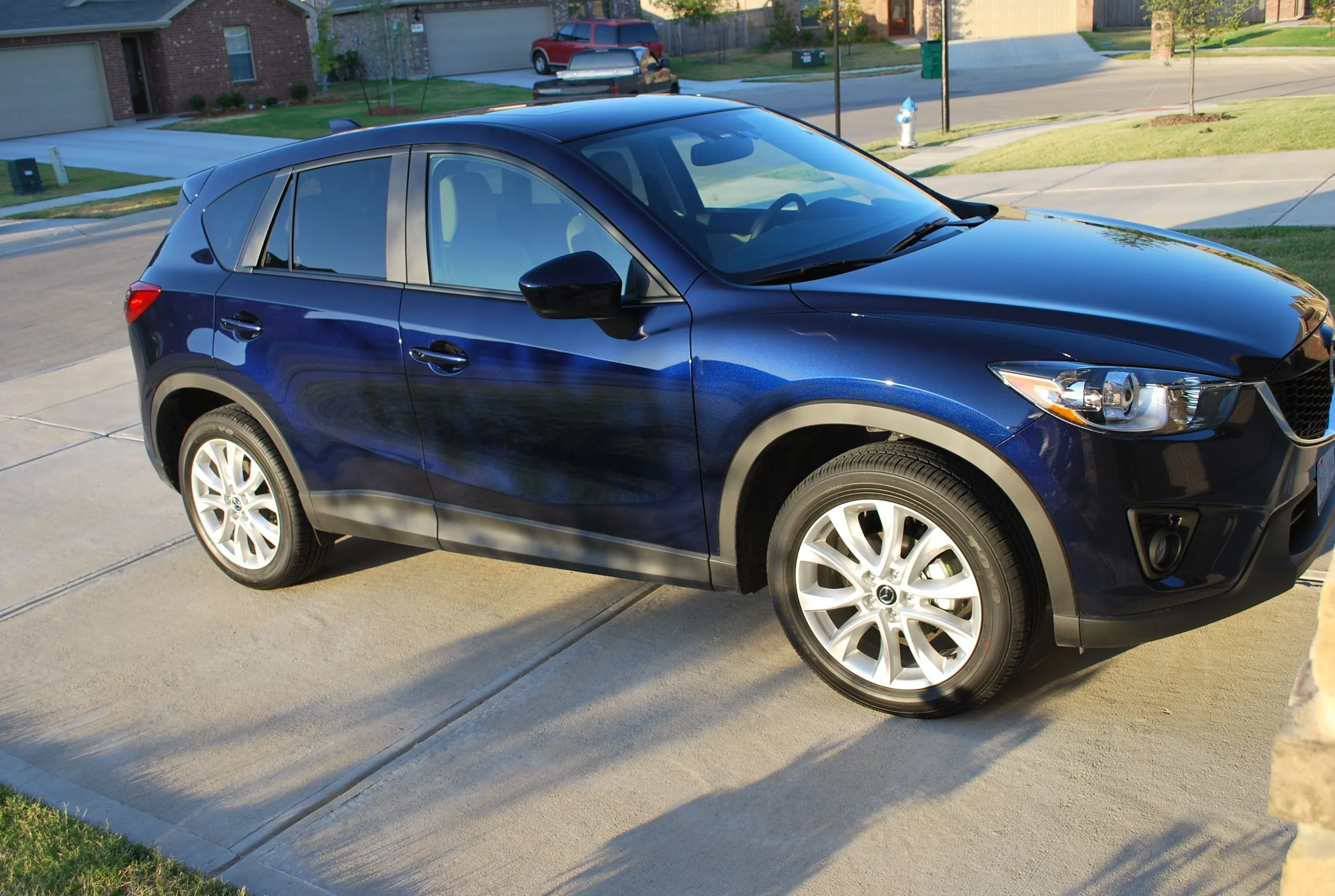 Mazda CX-5ExteriorRightFront.jpg