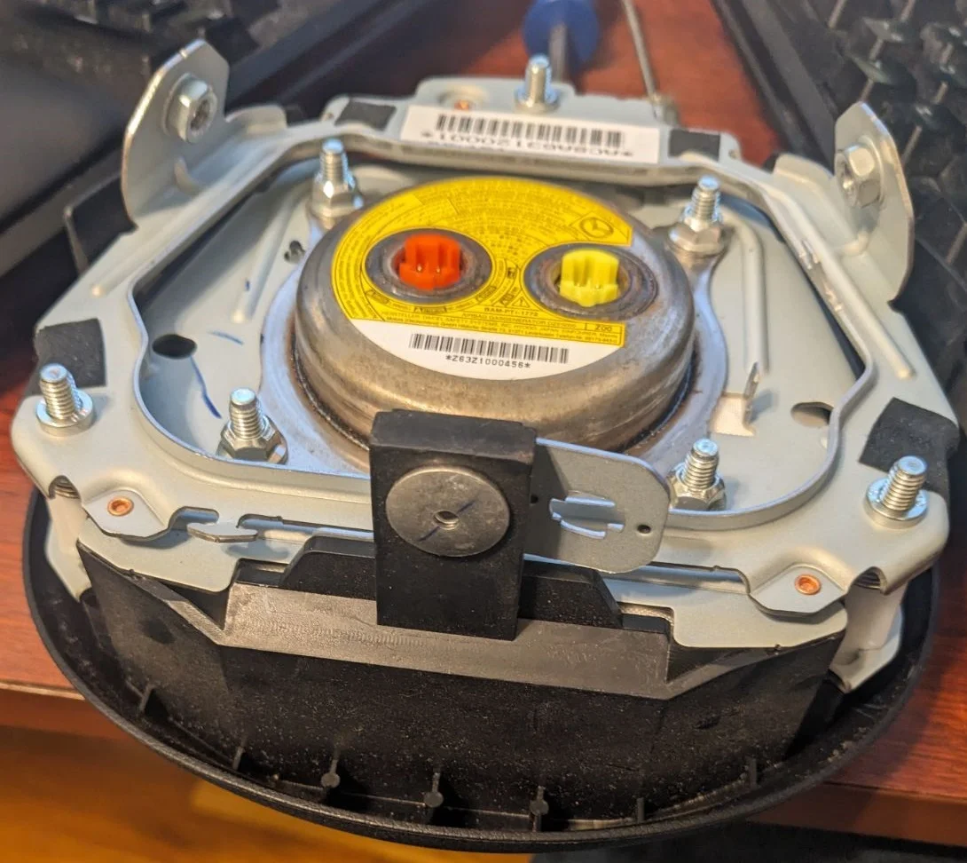 Mazda2 airbag touring.webp