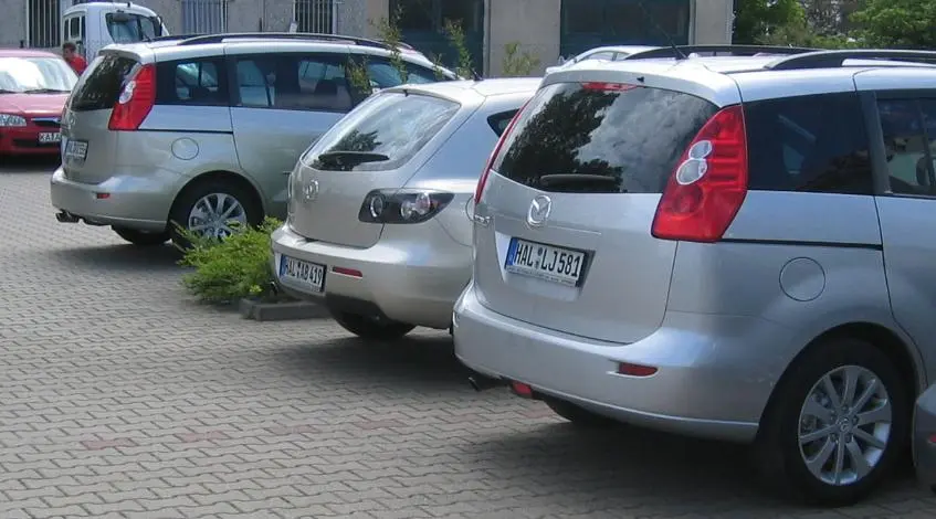 Mazda5_2_Silver_Grays.JPG