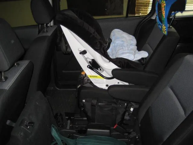 mazda5_car_seats_01.jpg