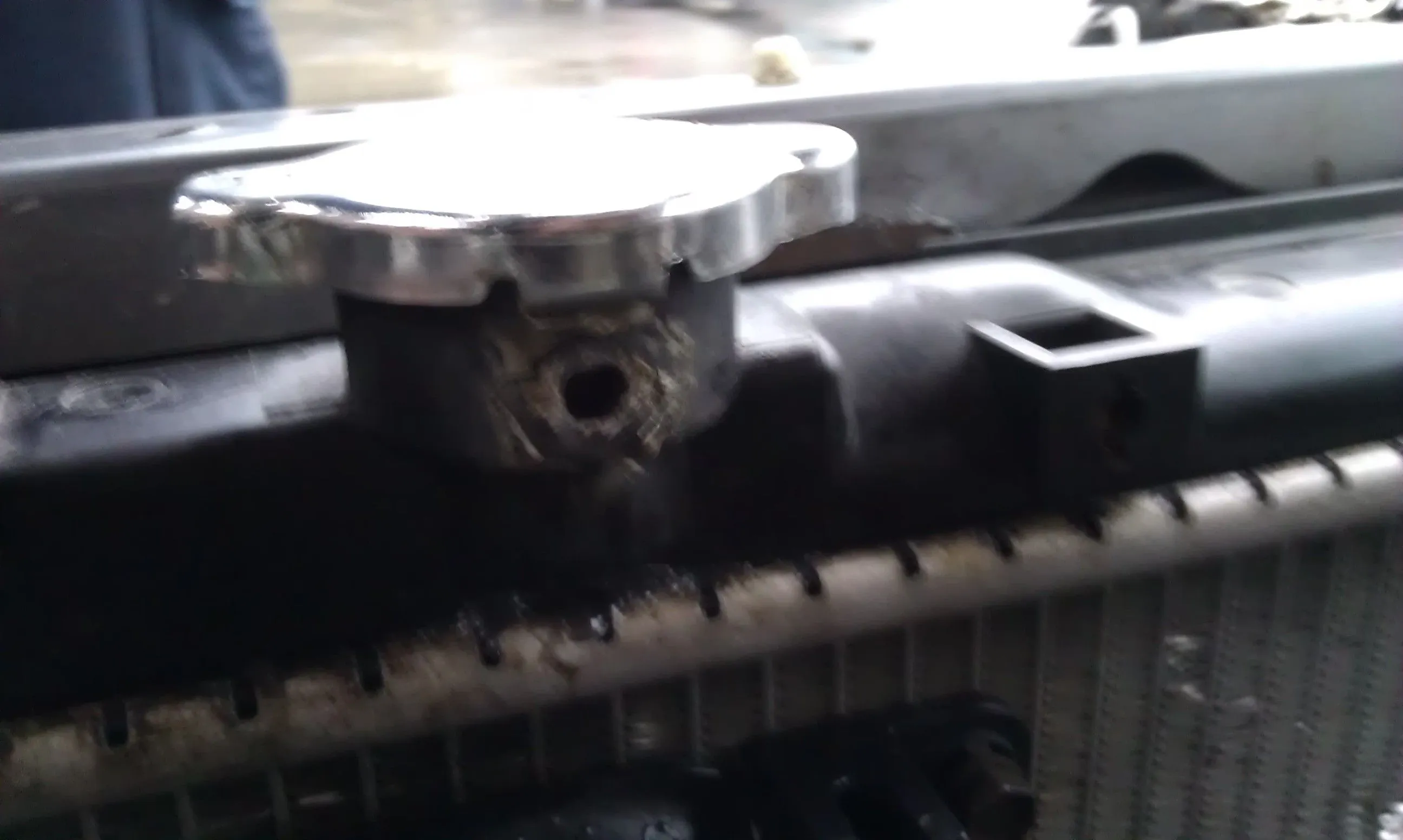 Mazda_brokehose2.jpg