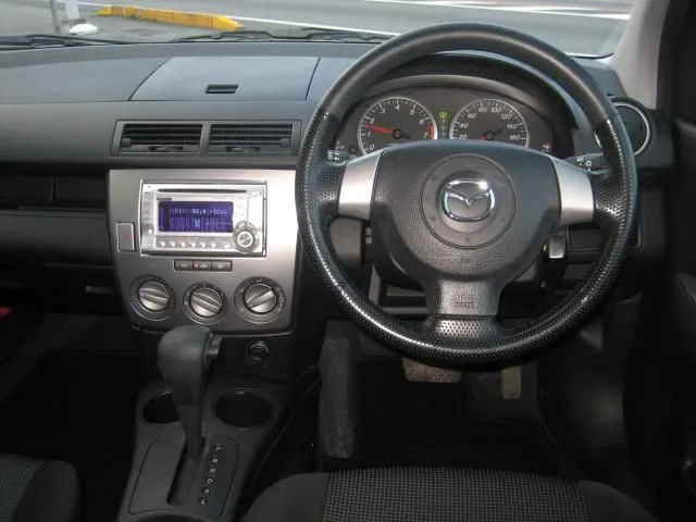 mazda_demio_a1212722314b1783240_2_orig.jpg