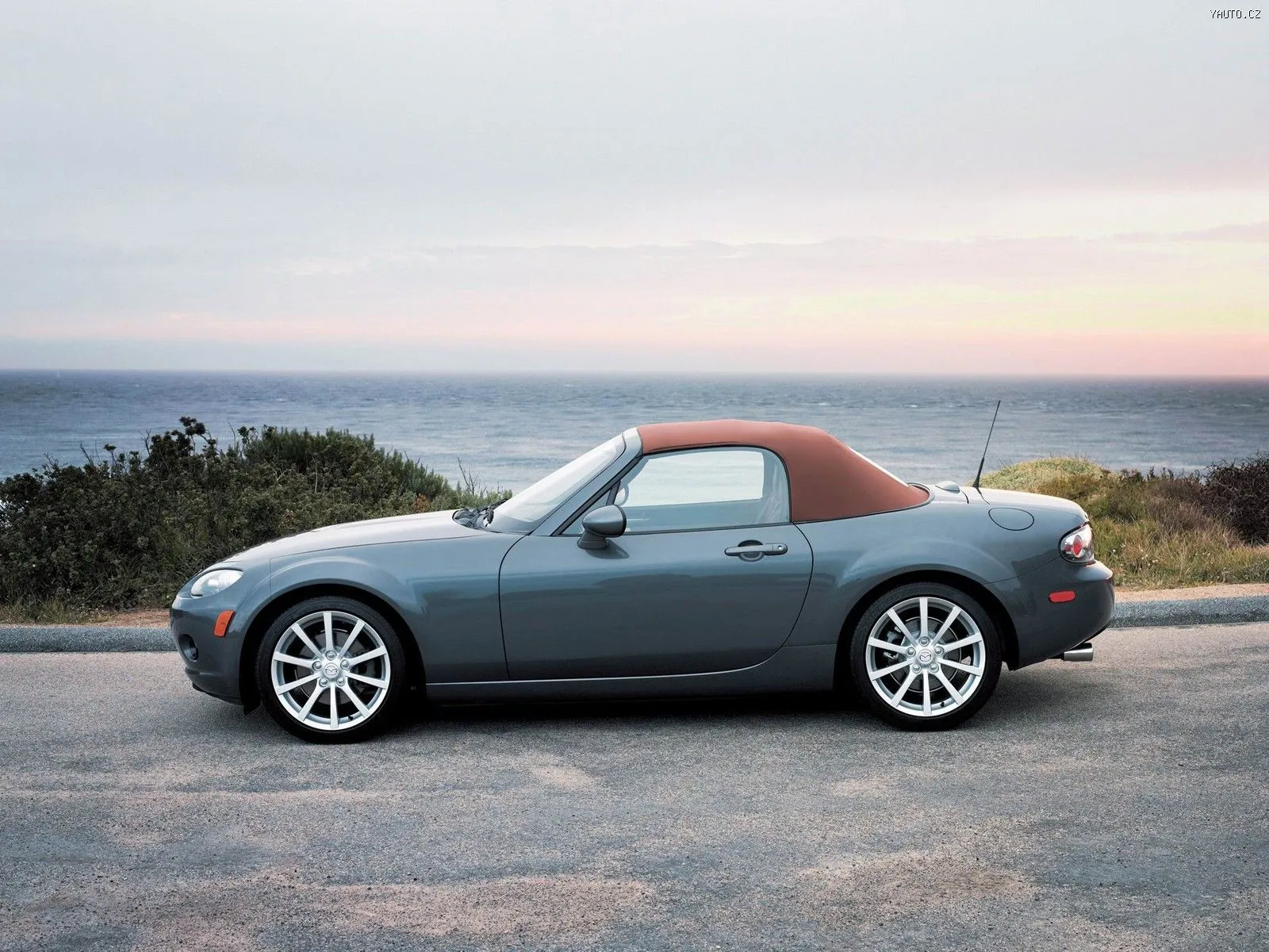 Mazda_MX-5_2006_26.jpg