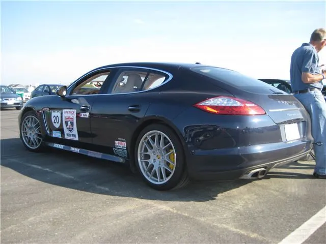 njmotorsportspark_may_06_2010_31_panamera_640_480.jpg
