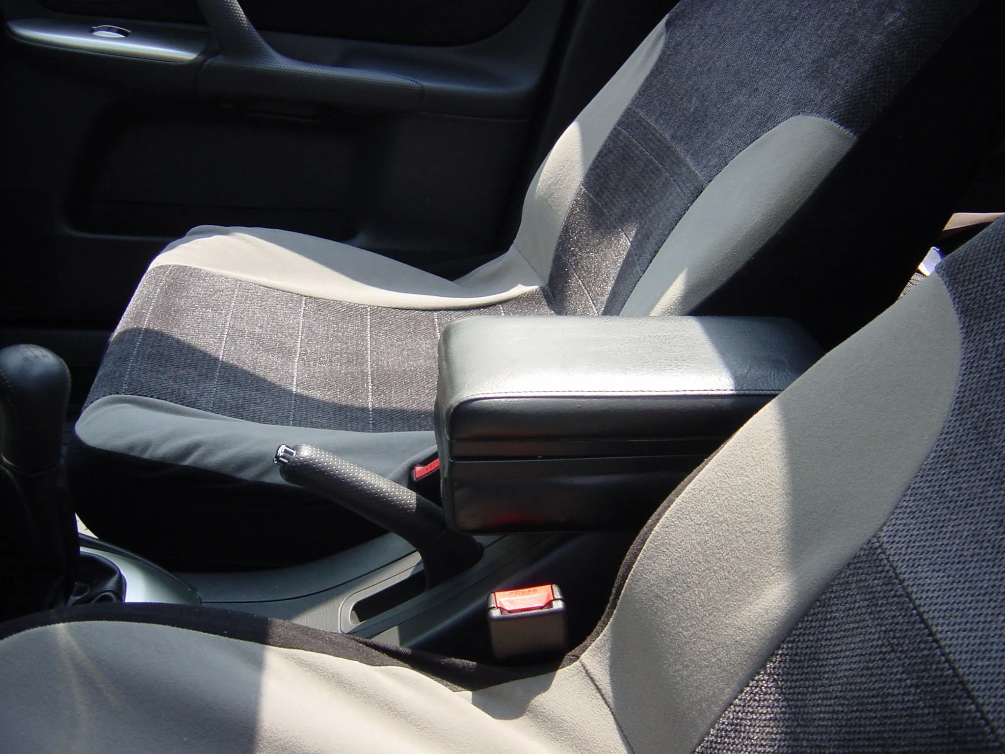 P5 CONSOLE.jpg