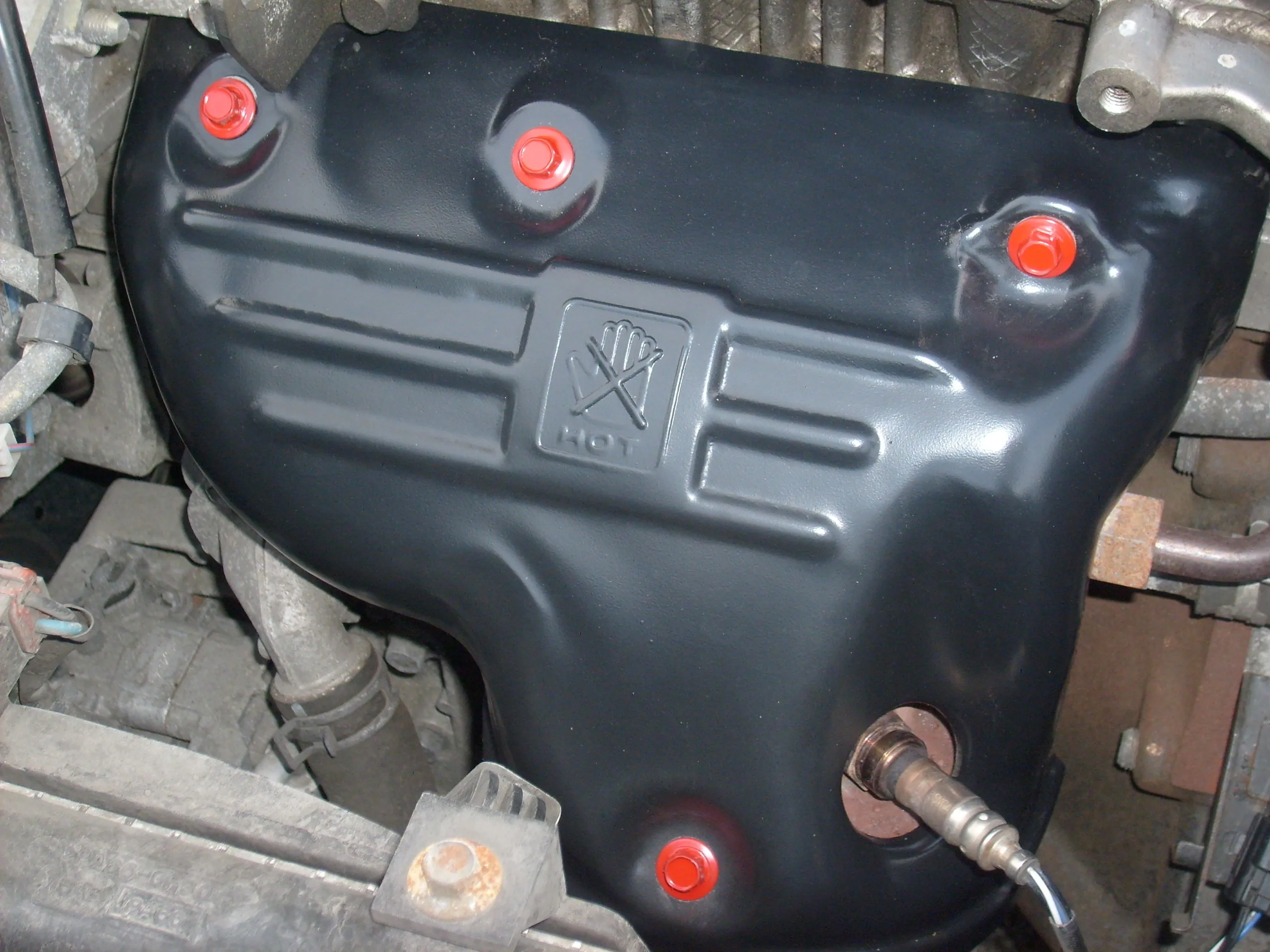 P5 - Powdercoated Heatshield and Red Bolts.jpg