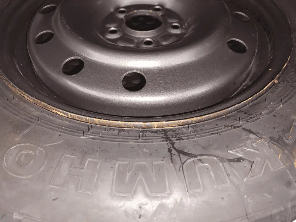 paint finish failure at rim flange.png