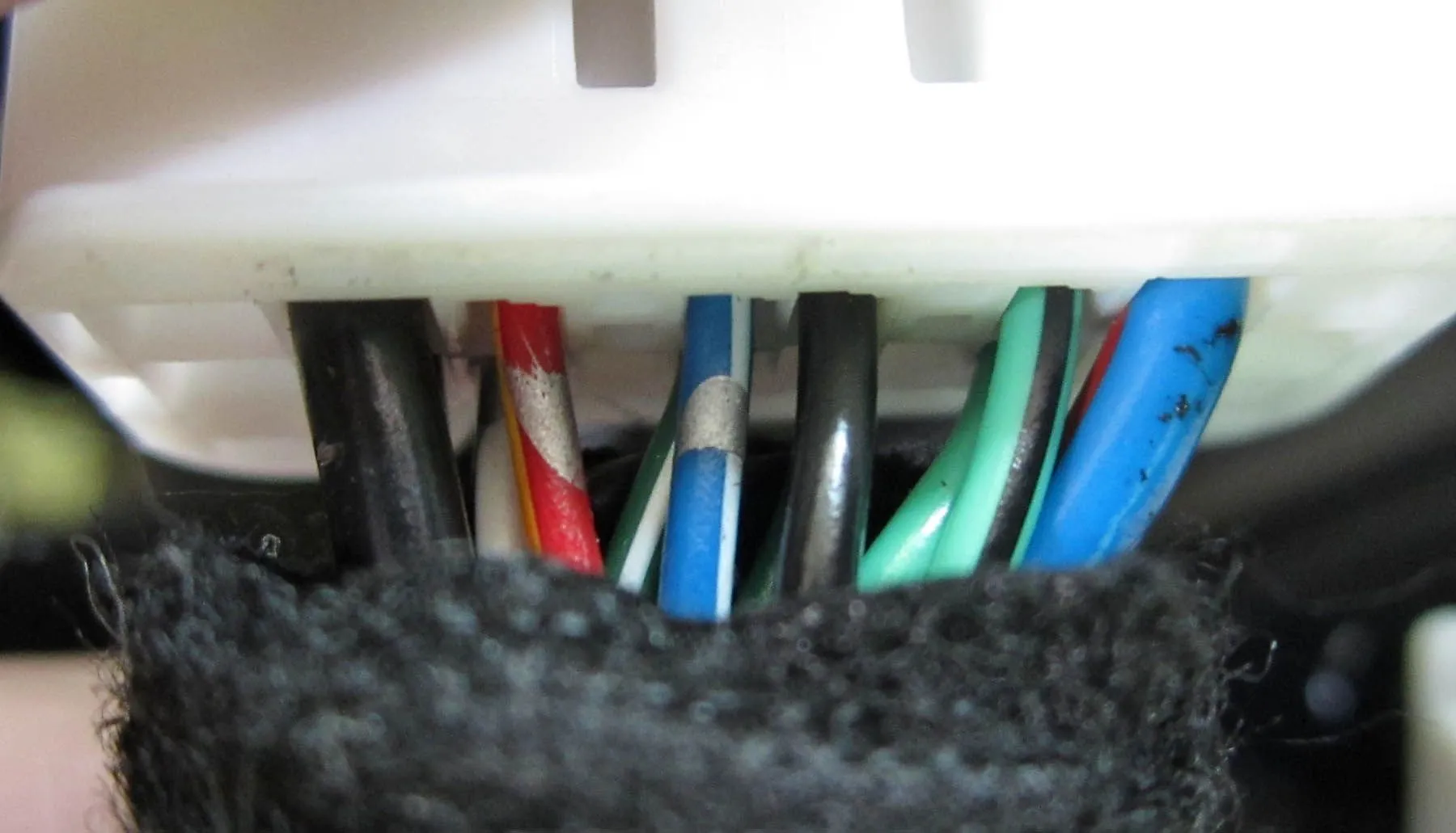 small_plug_wires_026.jpg