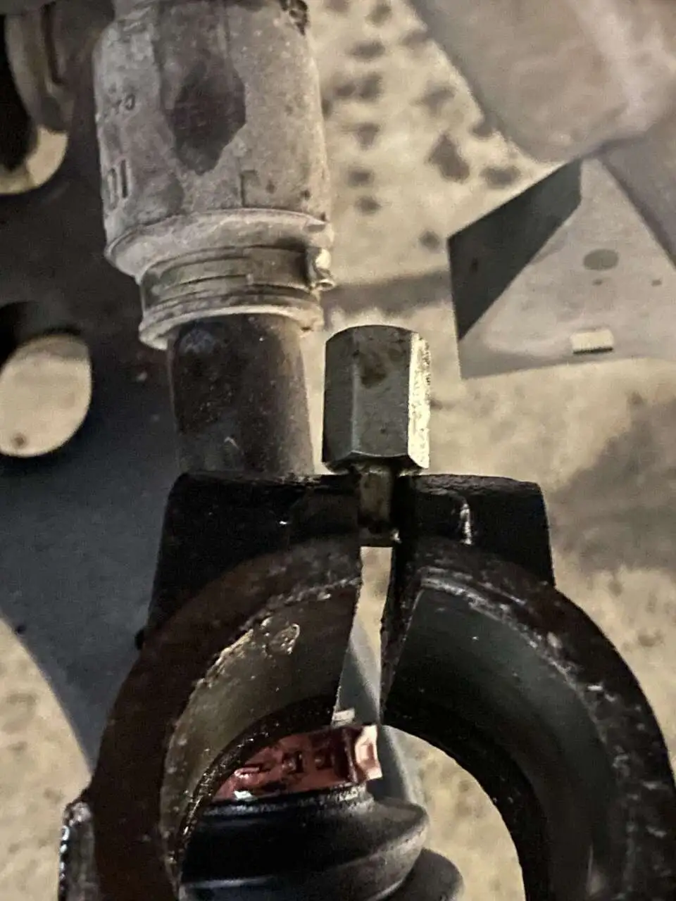 Strut clamp expander tool.jpeg