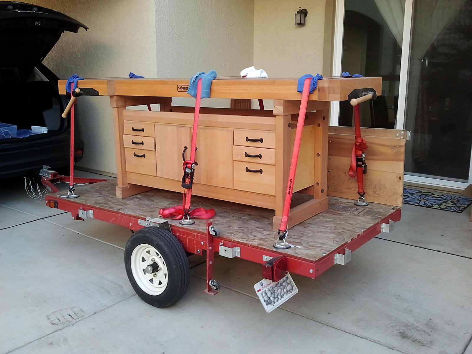 trailer with workbench 02.jpg