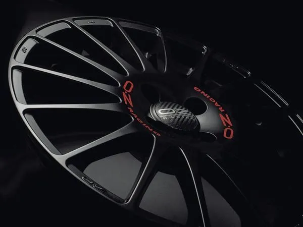 WEB_SUPERTURISMO-BLACK_C.eps.jpg