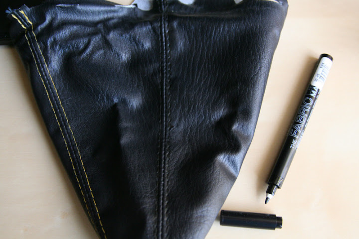blackstitching.jpg