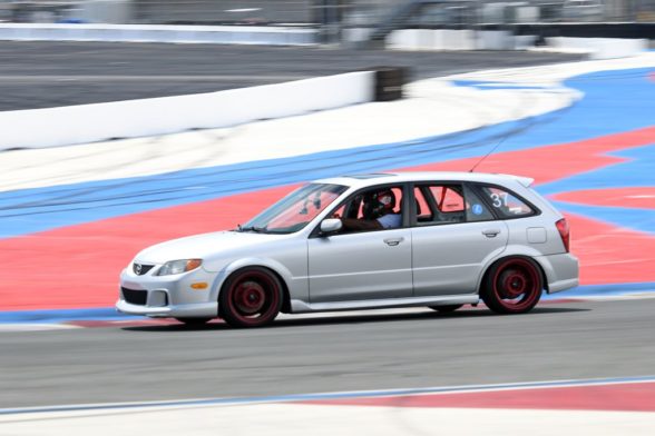 48596603202_0a7820f5a7_b-588x392.jpg