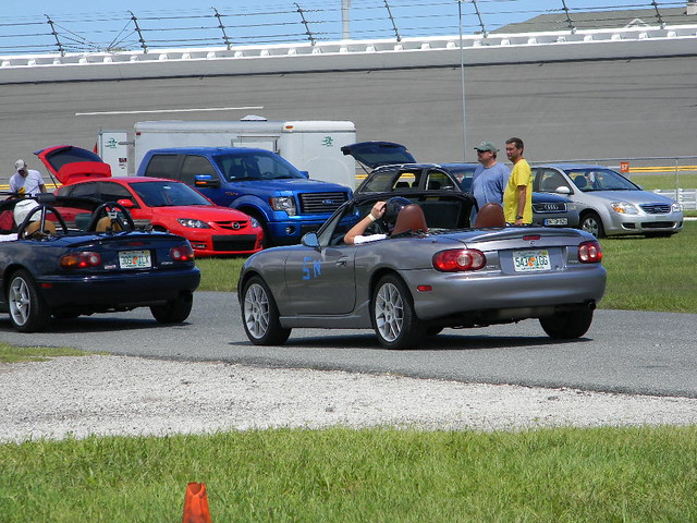 6180595635_7cb08e9cac_z.jpg