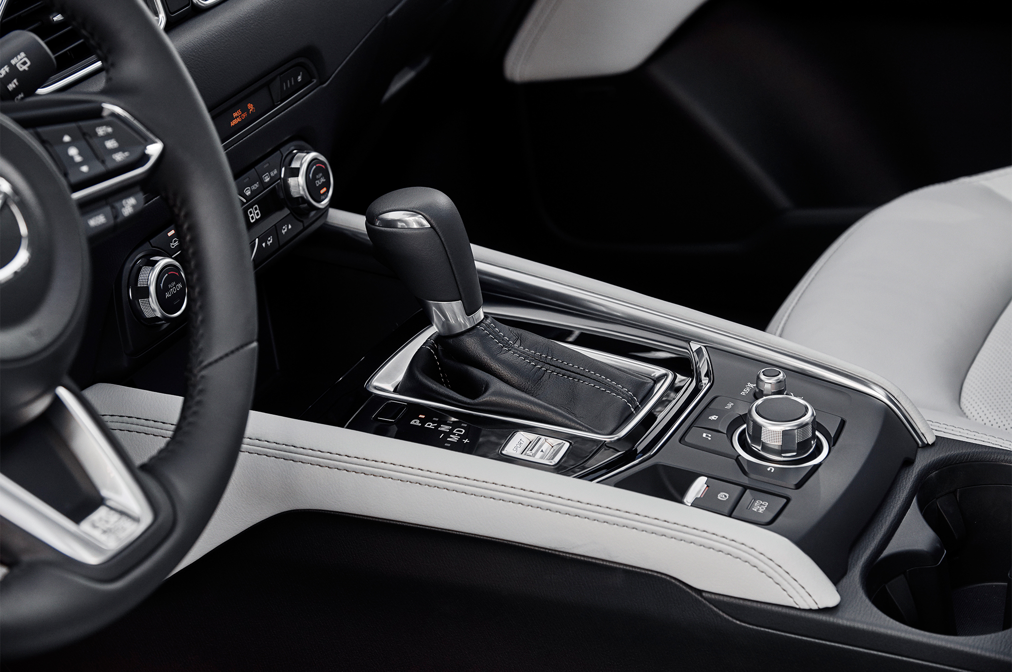 2017-Mazda-CX-5-center-console-02.jpg