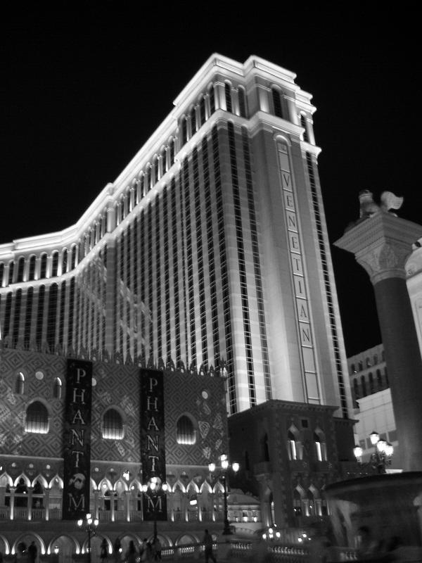 Vegas__BW_of_The_Venetian_by_Fourthmeal.jpg