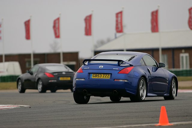 nissan_350z2006_044.jpg