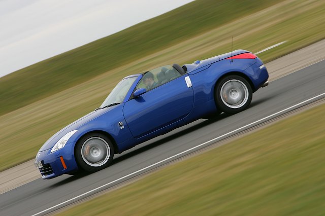 nissan_350z2006_045.jpg
