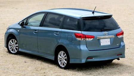 2009-toyota-wish-3.jpg