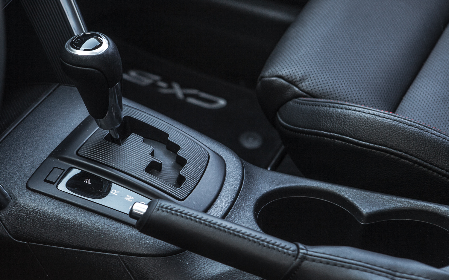 2014-Mazda-CX-5-AWD-gearshift-12.jpg